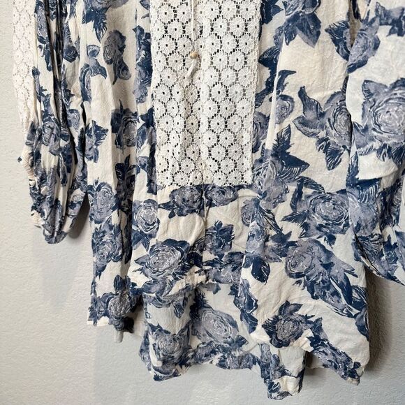 Free People Blue White Floral Lace Oversized Peasant Blouse - Size XS - EUC - Picture 2 of 8